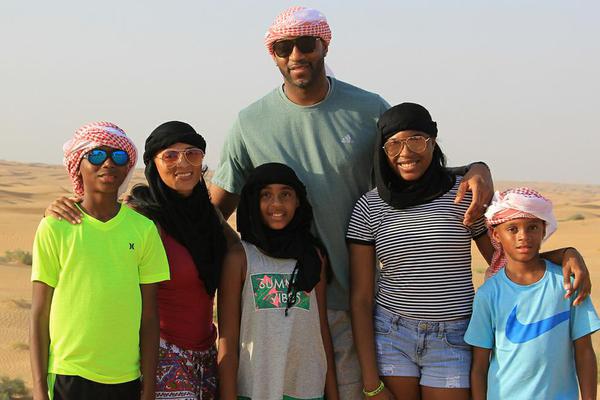 世界杯三个东道主墨加美依次被分至ABD三组，不用参与抽签