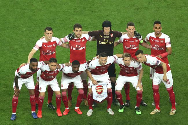 欧文快攻压哨上篮，全场沸腾