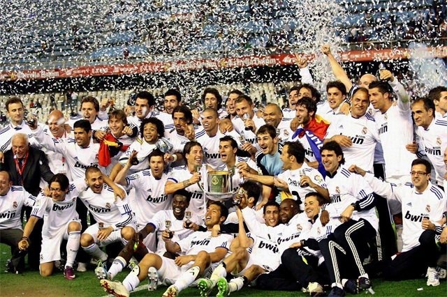 罪人变功臣！沃尔特马德上轮自摆乌龙，本轮半场已梅开二度（从失误到救赎！沃尔特马德上轮自摆乌龙，此役半场梅开二度）