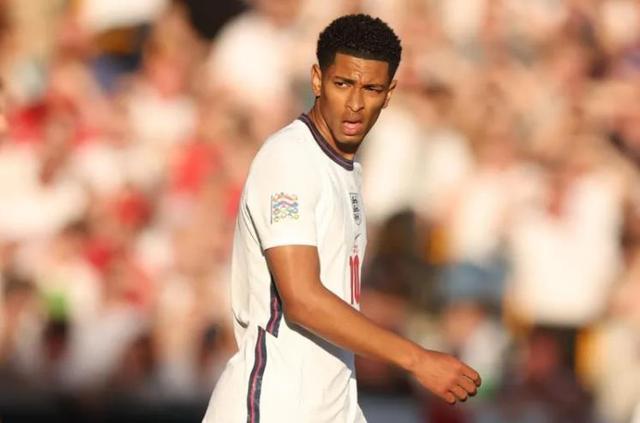 TA：巴萨防守存在问题，但弗里克无意放弃高位防线的战术