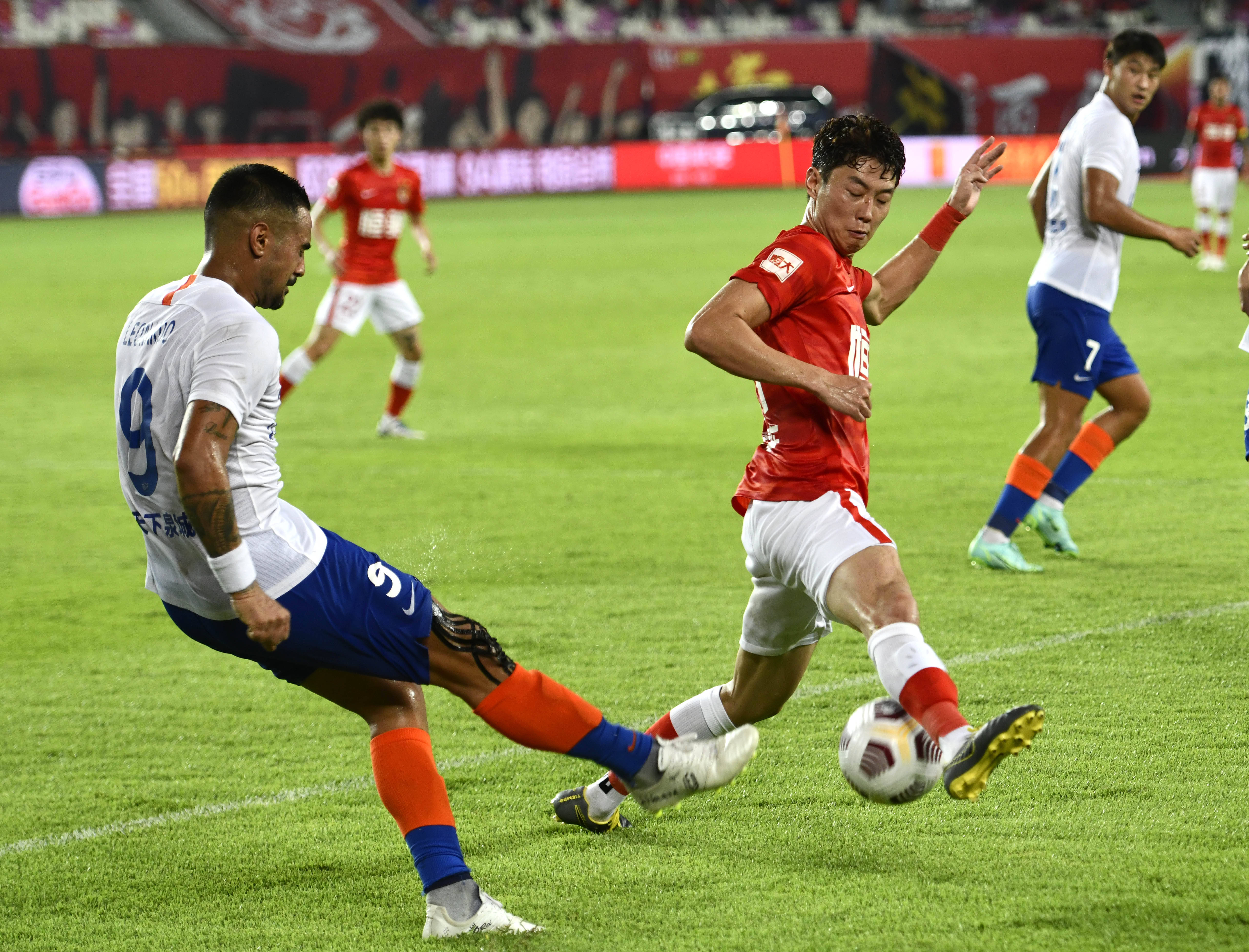 13岁零343天，阿森纳小将成为青年欧冠历史上最年轻出场球员